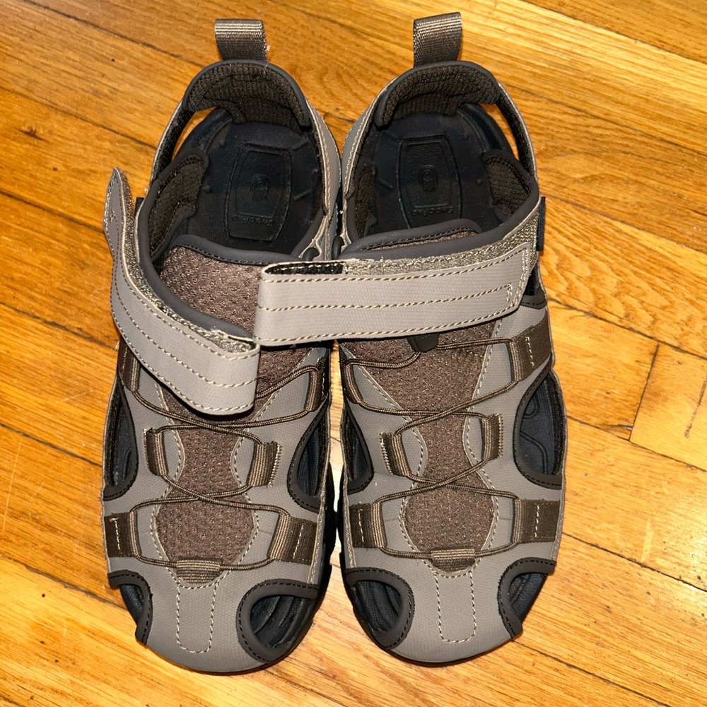 Teva men’s sandles new in box